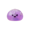 Aave Dumpling Squishy Boo puristettuna kädessä