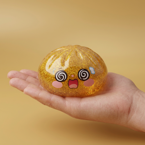 Gold Dumpling Squishy Onnentuoja Kulta kädessä, todellinen koko