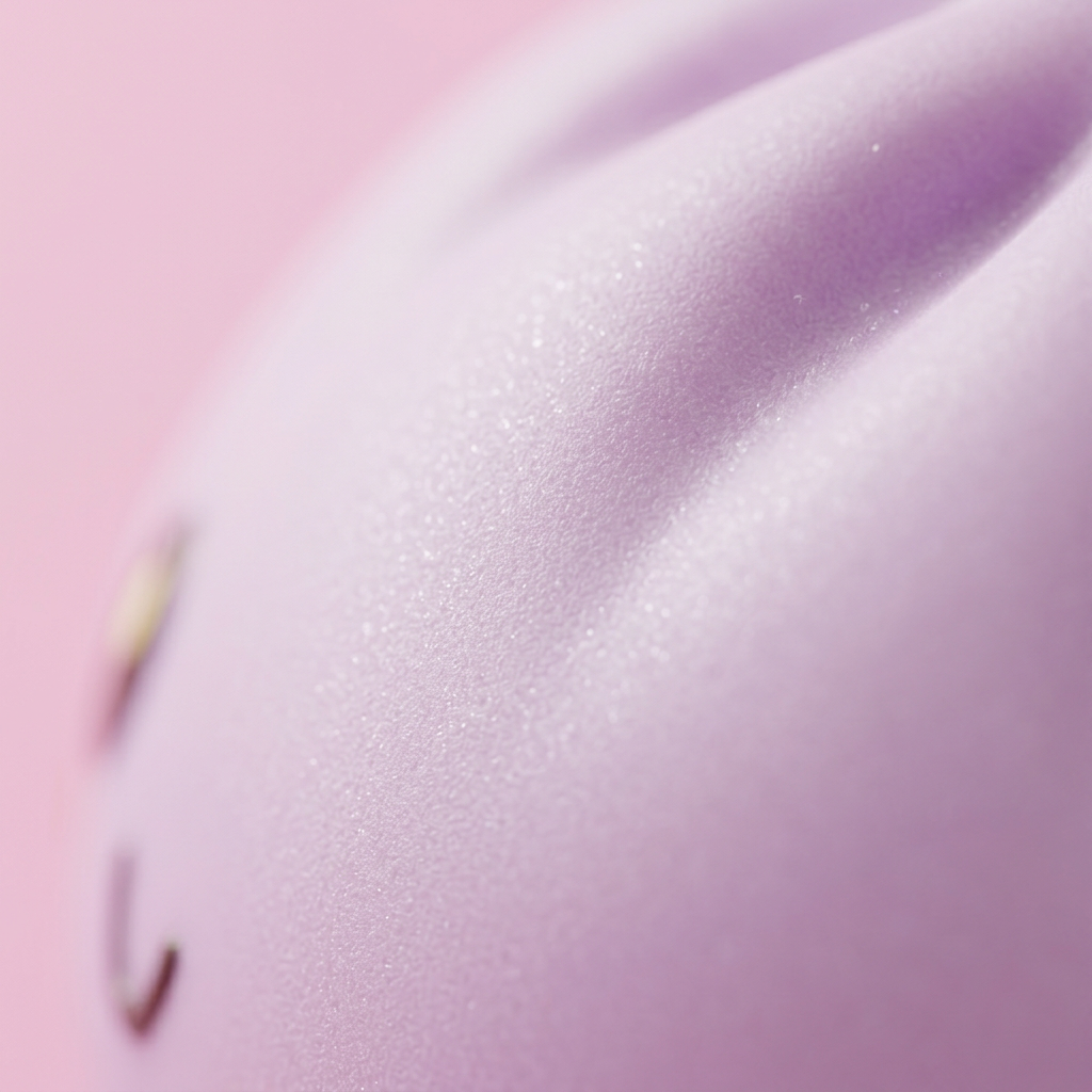 Dumpling Squishy Magenta – Marjanpunainen Klassikko makrokuva vaahdon pinnasta