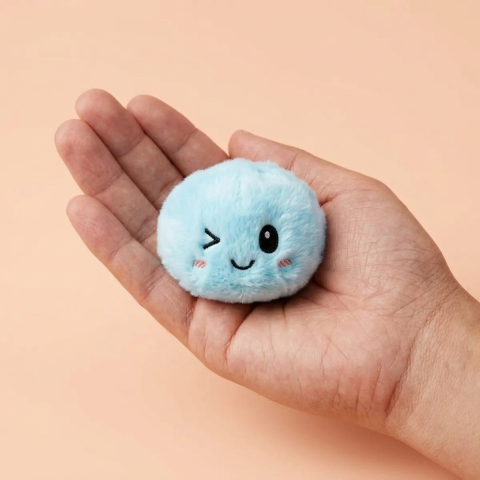 Dumpling Squishy Avaimenperäsetti 6 kpl kädessä, todellinen koko