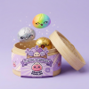 Rare Dumpling Squishy Mystery Keräilyversio puristettuna kädessä