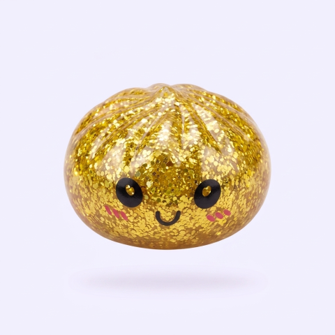 Squishy Dumpling Mystery Glitter -minisetti puristettuna kädessä