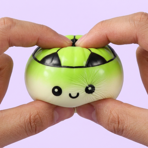 Mystery Dumpling Squishy Jalkapallo-yllätys puristettuna kädessä