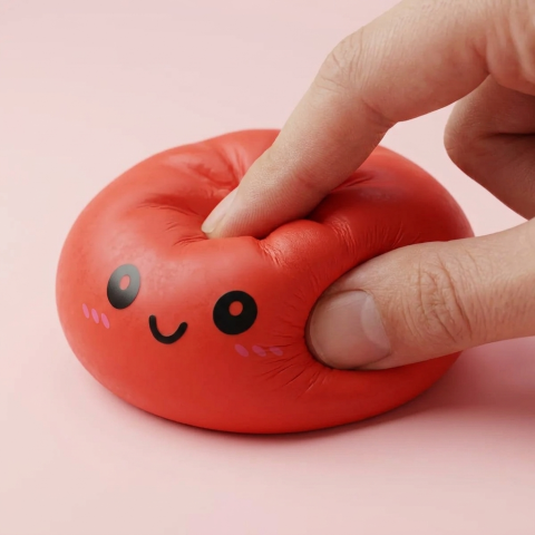 Dumpling Squishy Kirsikanpunainen — slow-rise-efekti, vaahto palautuu muotoonsa