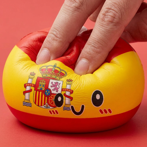 Squishy Flag Dumpling Espanja puristettuna kädessä, squishy-materiaali