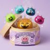 Squishy Dumpling Mystery Halloween Yksisarvinen puristettuna kädessä