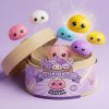 Dumpling Squishy Mystery Pop Isot Silmät puristettuna kädessä