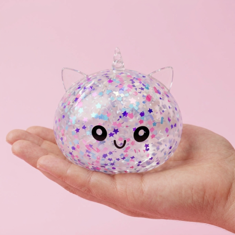 Dumpling Squishy Sparkle Yksisarvinen Valkoinen kädessä — kokovertailu