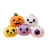 Squishy Dumpling Halloween Karmiva 5 kpl -setti puristettuna kädessä