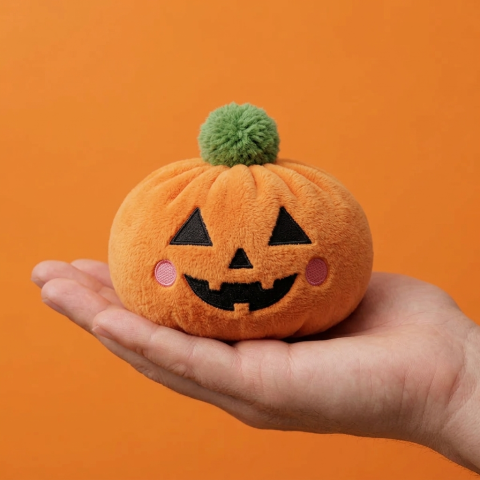 Halloween Kurpitsa Dumpling Squishy kädessä — kokovertailu