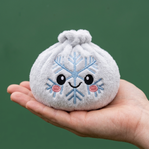 Snowflake Dumpling Squishy Talvi kädessä — kokovertailu